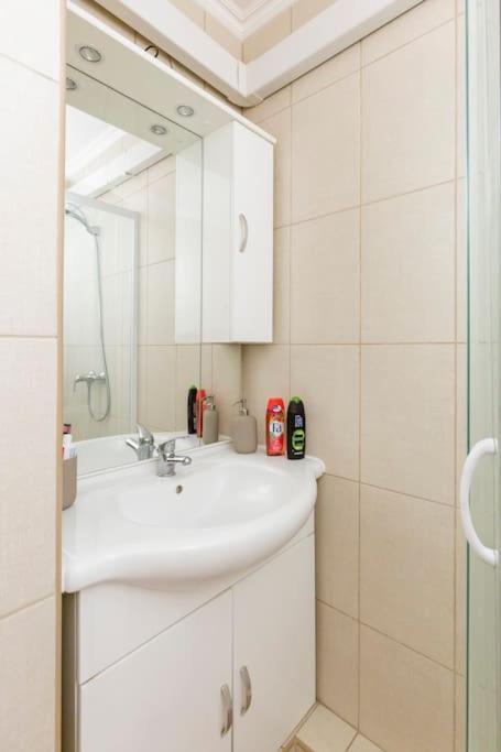 Lovely 1 Bedroom Flat - Gazdagret Budapeste Exterior foto